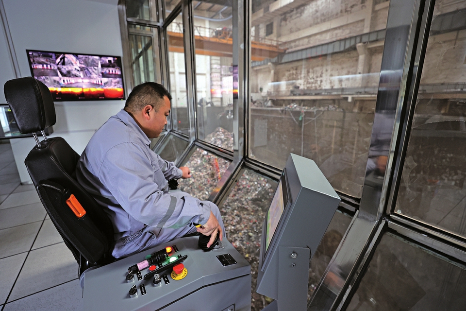 ������ɽ����ȼ�շ�����Ŀ��ȼ��Լ1500�֣����������귢��2�ڶȣ�����������֪���6�򻧼�ͥһ����õ� ����ȼ�� ��������